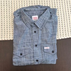 NWT Chambray TOPO Button Up